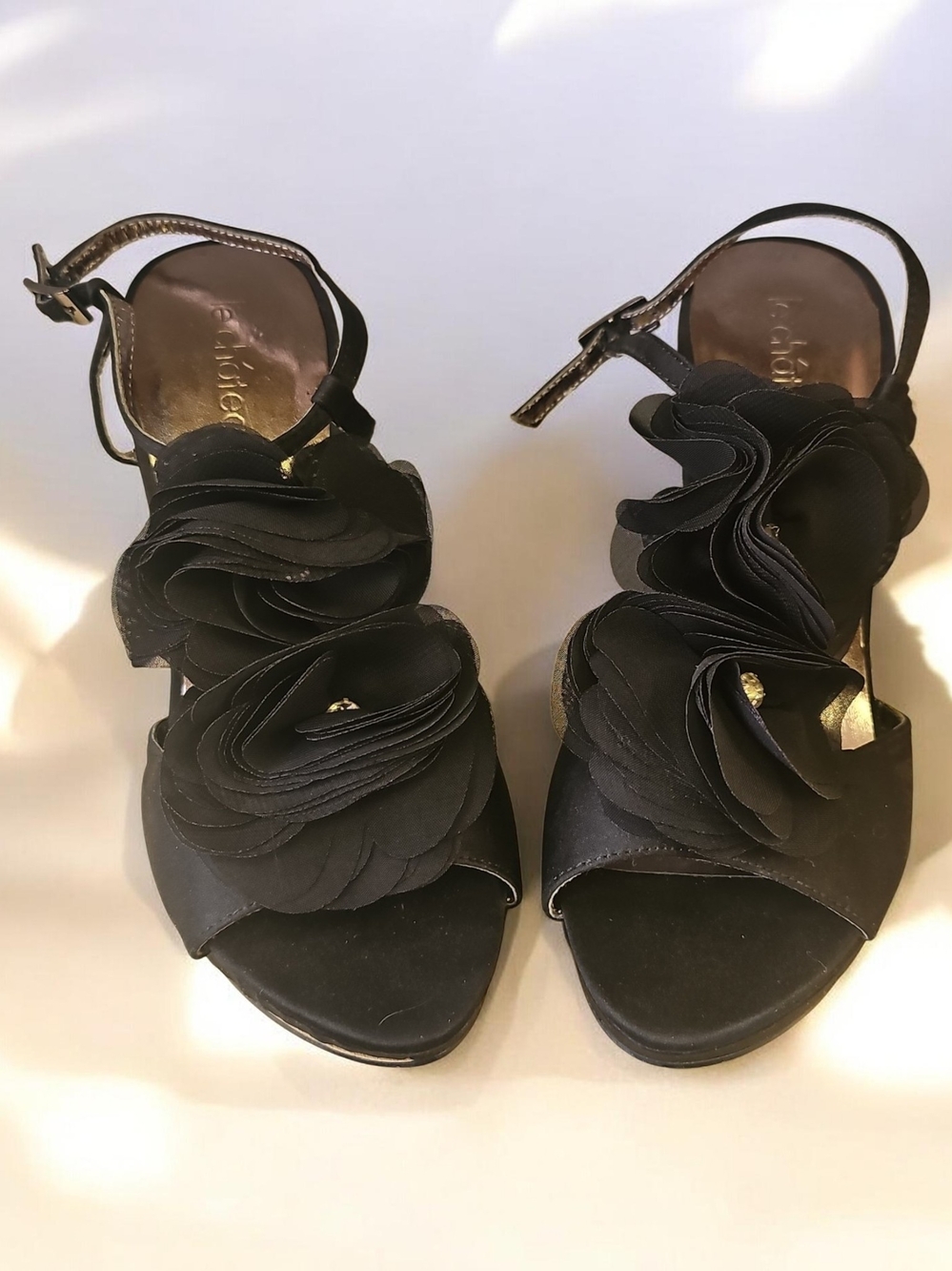 le chateau Black Floral Appliqué Women's Sandals